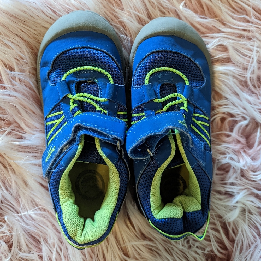 Oshkosh B'gosh Water Shoes - Picture 1 of 3
